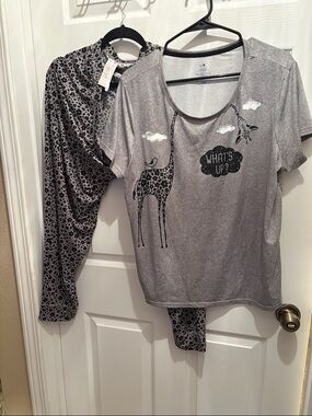 Secret Treasures Gray Giraffe Graphic Pajama Set